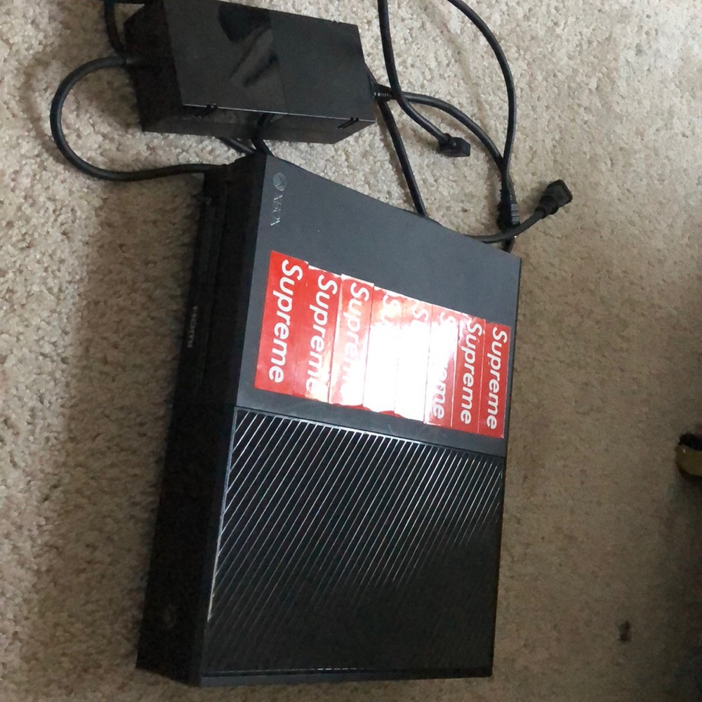 Xbox one with with wires and controller!!!